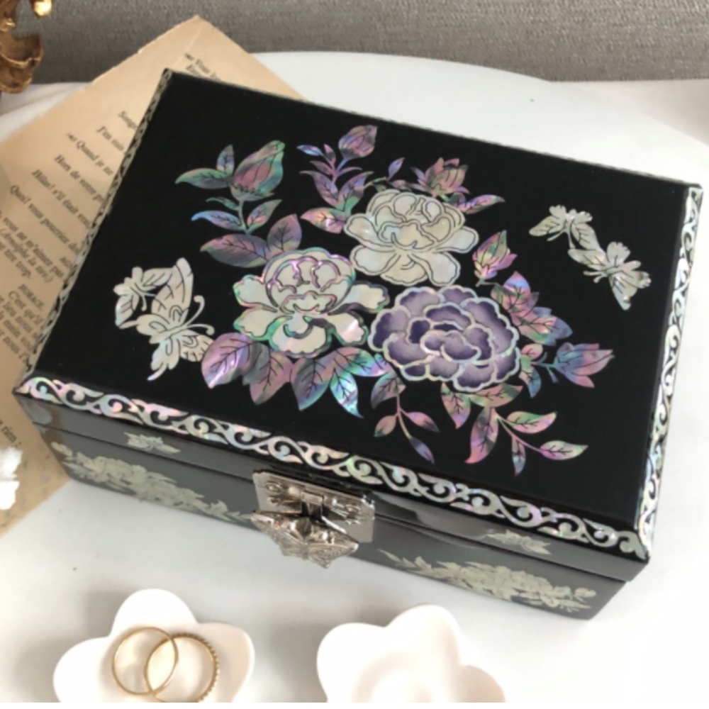 NWT Korean Laquer Abalone Jewelry Box with Mirror